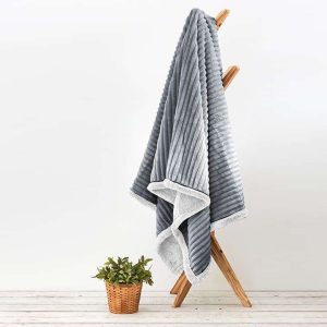 Manta plaid sofá con rayas y borreguito